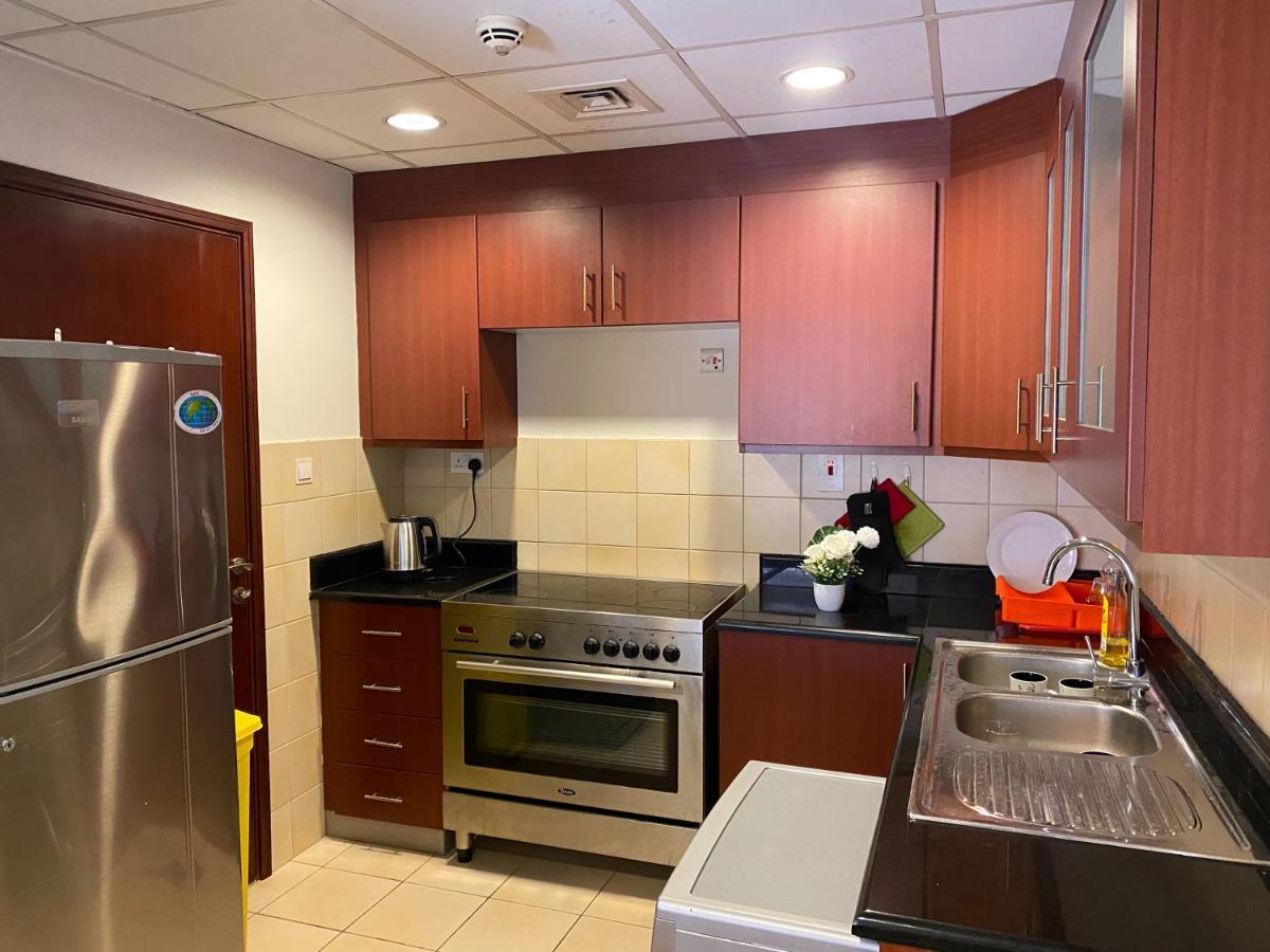 Lunar Hostel Plus Dubai Exterior photo